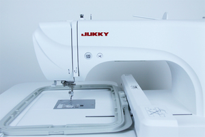 JUKKY Machine à coudre <span class=keywords><strong>et</strong></span> à broder avec grand écran couleur <span class=keywords><strong>et</strong></span> ordinateur, plus de 300 types de motifs, puissance 55W - Product Image 3