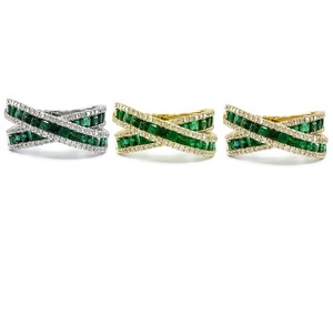 Anillo de Oro Blanco de 18k con Incrustaciones de Esmeraldas Corte Princesa en Forma de Cruz, Exquisito para Navidad, Regalo para Mujer, Bodas y Fiestas - Product Image 4