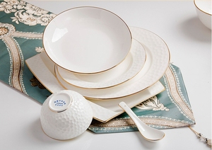 ชุดเครื่องครัวเซรามิกโบนไชน่าคุณภาพสูง ทนความร้อนสูง สไตล์นอร์ดิก หรูหราแบบยุโรป เหมาะสำหรับงานแต่งงาน ของขวัญ - Product Image 5
