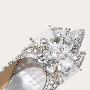 Zapatos de tacón alto de lujo para mujer, sexys, con punta en pico, cristal, flor de cristal, diamantes de imitación plateados, con tira trasera, sin cierre, para fiesta. - Product Image 3