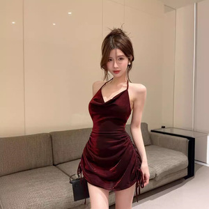 Vestido Elegante y Moderno de Tirantes Finos con Cordón Ajustable, Color Sólido, Estilo Sling, Cuello Halter, Espalda Descubierta y Corte Ajustado que Estiliza la Cintura - Product Image 1