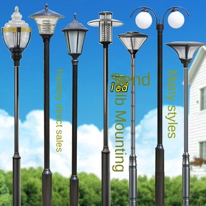 Lampadaire de jardin extérieur en fer avec abat-jour en verre LED, lumière blanc chaud 2700K, IP66, ampoule A19, alimentation solaire, hauteur 2,6 m, détecteur de mouvement, garantie 10 ans - Product Image 4