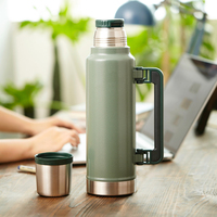 Stanle Bouteille d'eau de voiture portable de grande capacité Tasse thermos en acier inoxydable 304 pour les activités de plein air