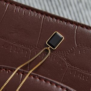 Collares Modernos de Plata y Oro con Recubrimiento PVD Antideslustre, Joyería Fina de Acero Inoxidable 316L, Collar Geométrico Cuadrado para Mujer - Product Image 4