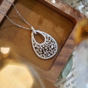 Collana con Ciondolo Geometrico Scintillante per Donne, Gioielli Eleganti e alla Moda - Product Image 6