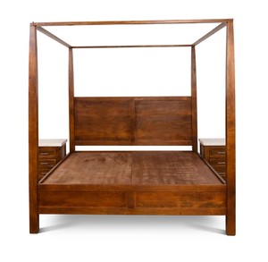 Cama King Size Aziz de Madera de Mango es una cama con cabecero impregnada de la esencia de la resistencia, fabricada con madera de mango de primera calidad. - Product Image 3