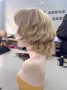 Perruque complète bouclée en cheveux Remy <span class=keywords><strong>13x4x1</strong></span> de 12 pouces pour femmes, avec dentelle transparente, densité 120%, vente en gros - Product Image 5