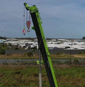 رافعة شاحنة مخصصة لدول أفريقيا بحمولة 55 طن طراز ZTC550R مع خيار القيادة اليمنى وخطاف 50 طن سهل التشغيل - Product Image 4