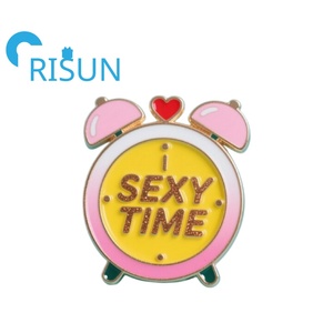 Usine métal Unique Badges doux dur émail épinglette Kawaii montre bijoux broche personnalisé dessin animé heure du coucher réveil broche Badge - Product Image 3