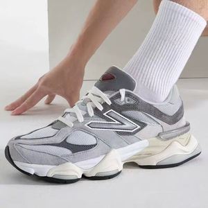 9060 Designer Customized Luxury Outdoor Sports Shoes Casual Retro Anti-Slip Cushioning Running Shoes All Seasons Fashion Trend - Product Image 5