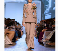 Ensemble de blazer de luxe à perles brodées rose clair veste à manches longues et pantalon à jambes larges appliques de fleurs 3d costumes formels pour femmes
