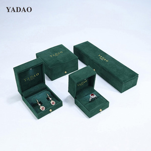 Confezionamento di gioielli in stile classico e di lusso con Logo personalizzato verde Led forma quadrata scatole di gioielli stesso velluto verde all'interno - Product Image 5