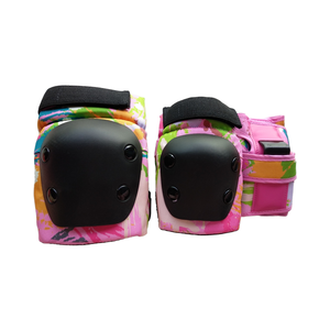 Attrezzatura Protettiva Rosa per Skateboard con Imbottiture per Ginocchia, Gomiti e Polsi e Logo Personalizzato per Adulti e Bambini - Product Image 4