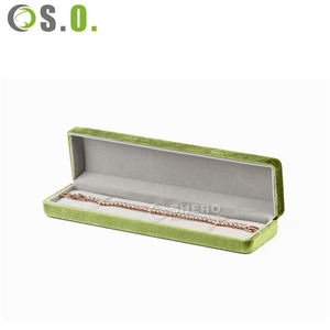 Boîte à bijoux en velours de haute qualité avec logo personnalisé, boîte de rangement carrée pour bagues, coffret cadeau pour boucles d'oreilles et bracelets en daim - Product Image 3