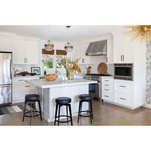 خزانة مطبخ بيضاء بتصميم مخصص عالية الجودة - Product Image 2