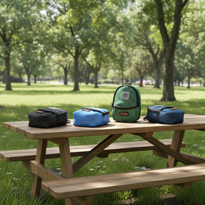 MIDEPET, dispensador de bolsas de caca de perro manos libres de lujo, nuevo dispensador de bolsas de basura de animales pequeños a cuadros clásicos a cuadros, poliéster - Product Image 1