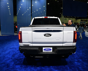 <span class=keywords><strong>Ford</strong></span> F-150 <span class=keywords><strong>Raptor</strong></span> 2025, pick-up 4x4, 3.5T, 416 ch, V6, 4 <span class=keywords><strong>portes</strong></span>, 5 places, transmission intégrale, essence, pick-up pleine grandeur, neuf, Euro VI, conduite à gauche - Product Image 4