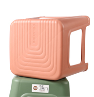 Nouvelle vente chaude en gros carré de couleur antidérapant tabouret haut chaise de loisirs modulaire chaise haute empilable en plastique pour une utilisation en extérieur
