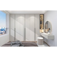 Armoire de plain-pied personnalisée de style ouvert Système d'armoire Panneau de particules pour animaux de compagnie Porte de miroir coulissante Placard ambulant Dressing