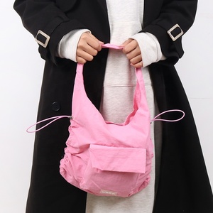 CHANGRONG ODM カスタマイズ可能 レディース ナイロン ショッピング トートバッグ 軽量 ジッパー開閉 シリコン ソフト ロゴプリント ポリエステル製 - Product Image 6