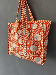 กระเป๋าผ้าฝ้ายลายบล็อกพิมพ์แบบควิลท์ ทำมือโดยช่างฝีมือ ใช้ซ้ำได้ กระเป๋าสะพายไหล่ลายพิมพ์อินเดียคลาสสิก - Product Image 5