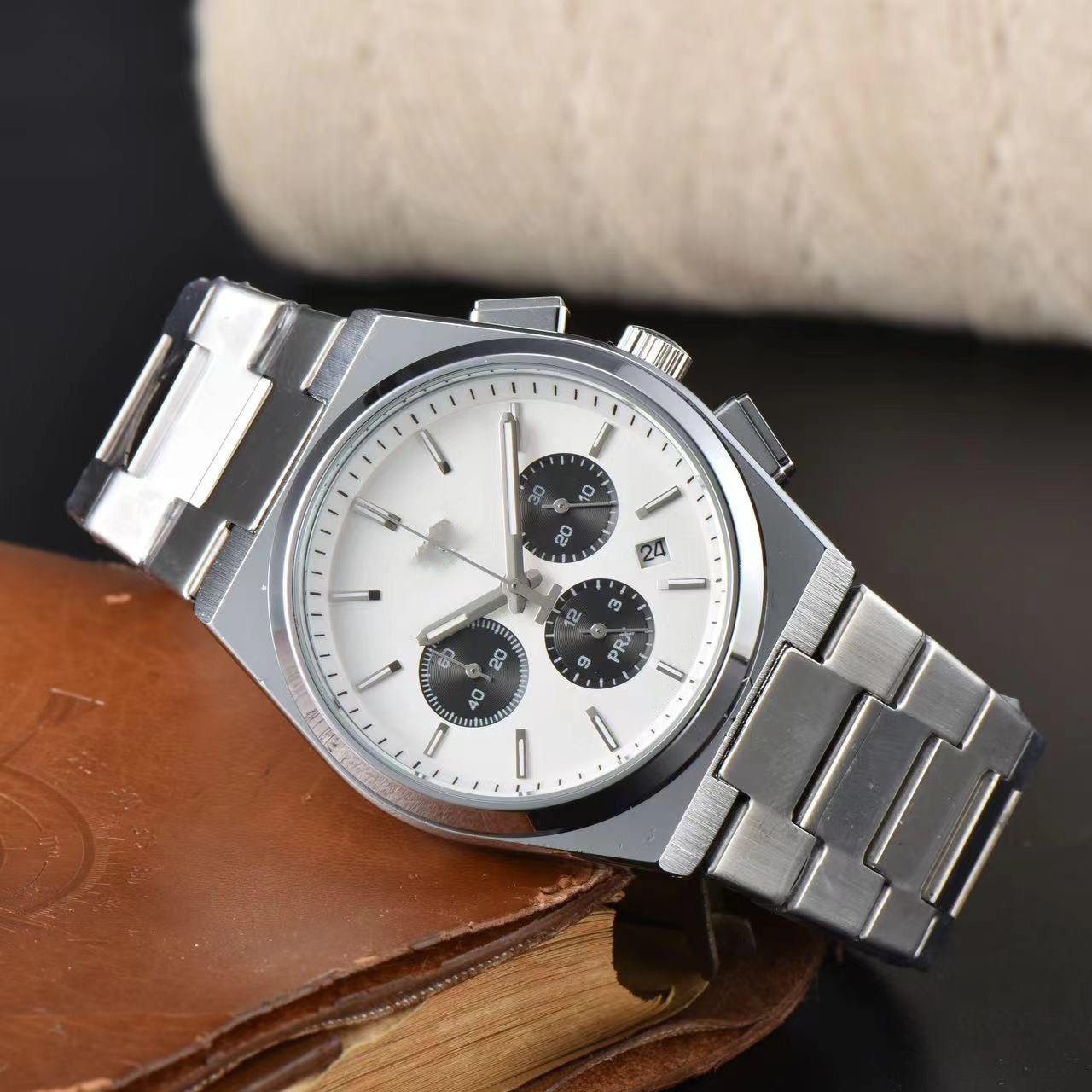 สีเงินขาว