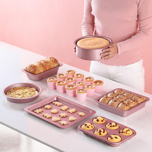 Nouveautés : Kit de pâtisserie de base 25 pièces Chef Made pour la maison – Accessoires pour gâteaux, poche à douille, emporte-pièces, plaque de cuisson antiadhésive, kit de cuisine - Product Image 2
