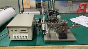 Machine à sertir les terminaux Sinrad SR-IPEX I-PEX pour assemblages de câbles RF, haute efficacité 1000-1300 pièces/h, AC220V - Product Image 5