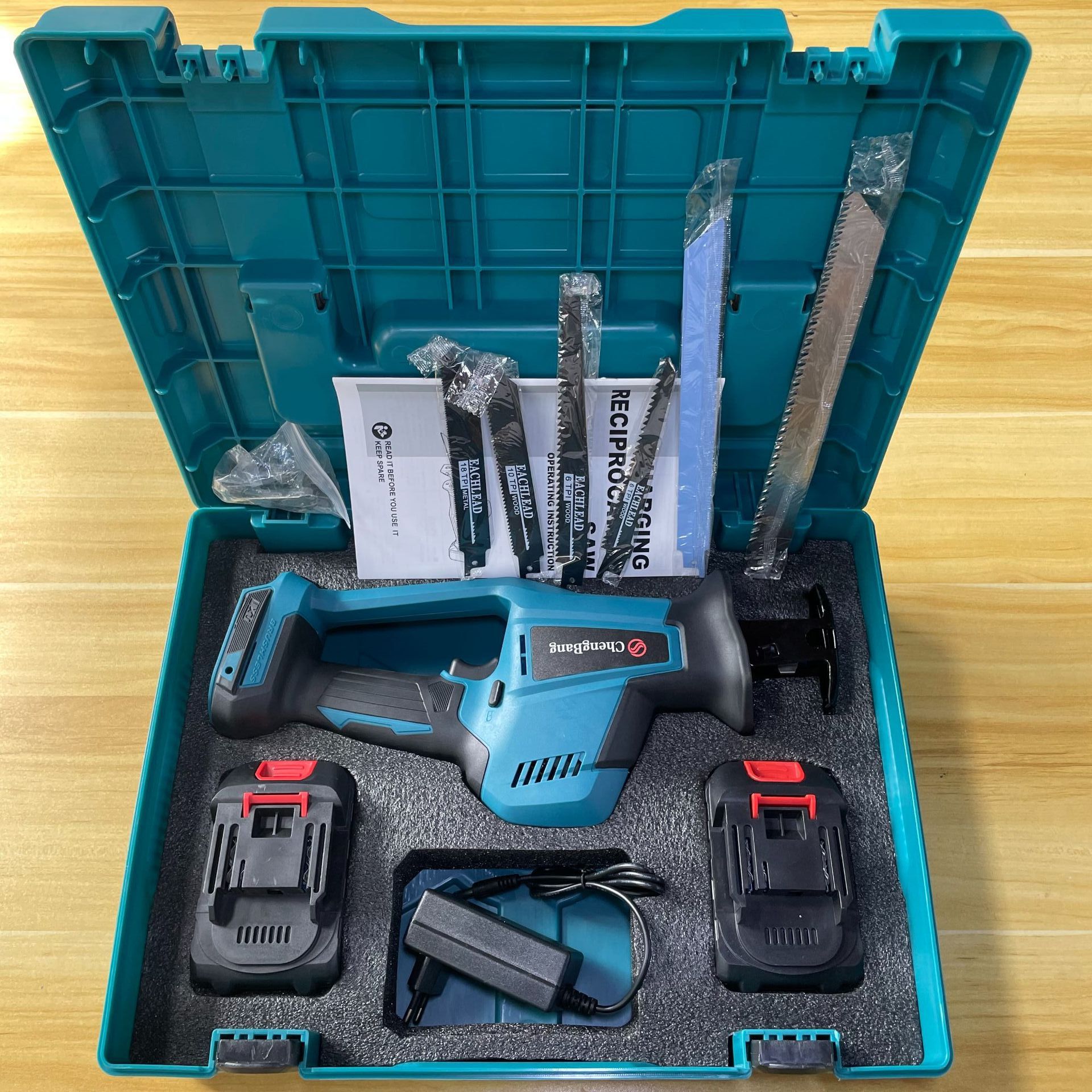 wiwith 2 batteries 6 saw blades