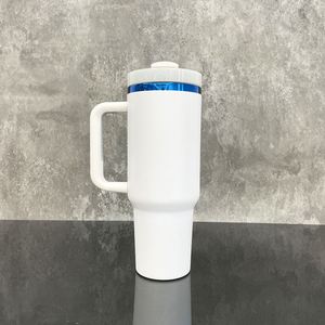 Vaso Térmico Personalizado H2.0 de 40 oz con Base, Recubrimiento en Polvo Blanco y Negro, Grabado Láser, Taza de Café Aislada con Revestimiento Azul - Product Image 2