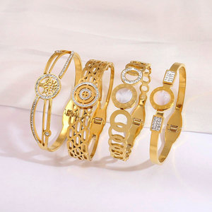 Brazalete y Pulsera de Acero Inoxidable al por Mayor con Dijes de Moda de Números Romanos y Circón, Baño de Oro, Diseño Famoso Personalizado para Mujer - Product Image 2