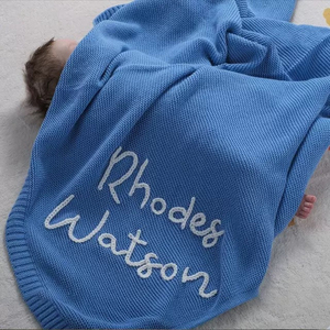 Manta de Bebé Tejida 100% Algodón con Bordado de Nombre Personalizado, Dropshipping OEM ODM - Product Image 2