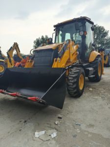 Hochleistungs-7, 6-Tonnen-Baggerlader mit zuverlässigem Cummins 75-kW-Motor - Product Image 3