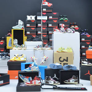 Breloques de sac en PVC souple imprimées à la main avec boîte, porte-clés chaussure 3D <span class=keywords><strong>mini</strong></span>, cadeau tendance - Product Image 6