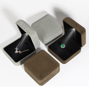 Boîte à bijoux en velours style classique pour bagues et colliers, petite boîte à bijoux, personnalisation possible, vente en gros de boîtes à bijoux avec éclairage - Product Image 1
