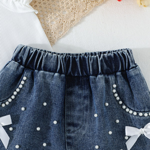 Completo Estivo per Ragazze in Stile Europeo e Americano, T-shirt Bianca Senza Maniche con Volant, Perle e Fiocchi, <span class=keywords><strong>Shorts</strong></span> in Denim, Set 2 Pezzi - Product Image 5