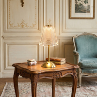 Lampe de table LED moderne en métal, 3 températures de couleur, abat-jour en acrylique en forme de fleur, éclairage décoratif doré pour chambre, salon, mariage