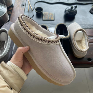 Vente en gros de chaussures d'hiver originales pour enfants, femmes, hommes, bottes <span class=keywords><strong>Uggs</strong></span>, pantoufles avec logo pour femmes et hommes - Product Image 6