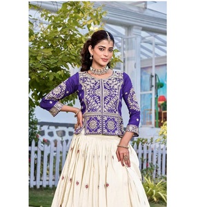 Conjunto de Lehenga Choli Bordado Ecológico para Mujer con Elegante Dupatta, Ropa Étnica India para Fiestas, Disponible a un Precio Razonable - Product Image 1