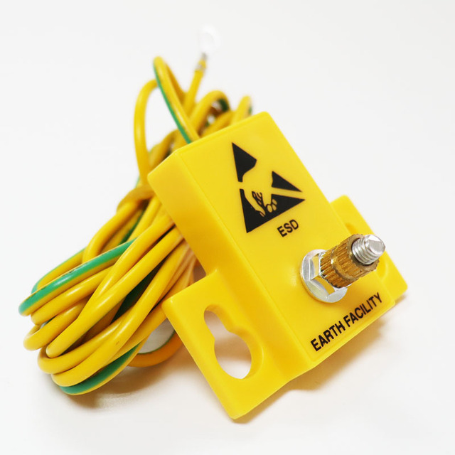 European Standard Anti-Static ESD Earthing Plug L-Type Grounding Socket with 3X10mm Yellow Button