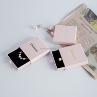 Boîtes à bijoux en carton créatives et personnalisées de 8*8*1.7cm, vente en gros, boîte à alliances de mariage, portable, moderne