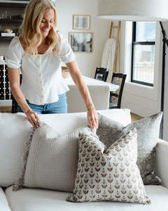 Funda de Almohada de Lino Poliéster con Estampado Floral en Bloque, Color Beige Marrón Neutro, Annabell Farmhouse - Product Image 5