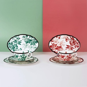 Services de table de luxe en porcelaine émaillée européenne, style royal vintage, avec bordure noire et motif feuille de cire, comprenant assiettes à dessert et tasses à café - Product Image 2