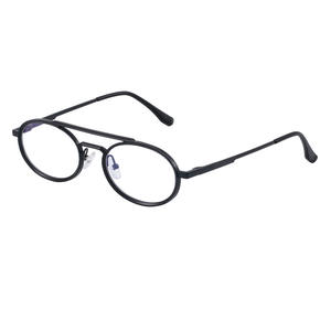 Gafas de Sol con Marco Ovalado KSL-98284 Unisex, Lentes de PC con Protección UV400, Marco Negro de Plástico y Metal, Diseño de Alta Gama con Resorte - Product Image 5