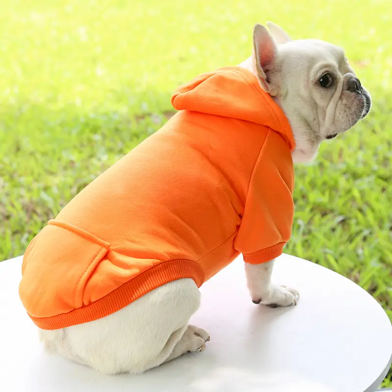 Vente en gros de LOGO de luxe accessoires pour animaux de compagnie bon marché Vêtements chauds multicolores en polaire douce pour animaux de compagnie Vêtements vierges à capuche personnalisés pour chiens