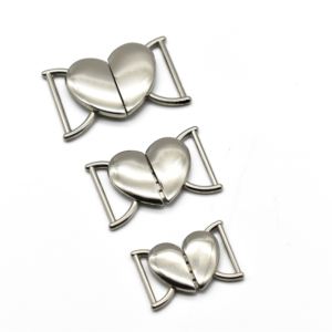 Dernier design <span class=keywords><strong>Boucle</strong></span> <span class=keywords><strong>de</strong></span> <span class=keywords><strong>ceinture</strong></span> <span class=keywords><strong>fantaisie</strong></span> en forme <span class=keywords><strong>de</strong></span> cœur en métal Interlock Fermeture à l'avant pour accessoires <span class=keywords><strong>de</strong></span> maillots <span class=keywords><strong>de</strong></span> bain/manteaux <span class=keywords><strong>Boucle</strong></span> en métal - Product Image 4