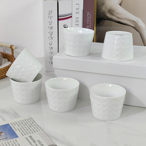Taza de Té de Cerámica Moderna y Elegante con Exquisito Patrón de Enredaderas Tejidas, Taza de Agua Personalizada para Parejas, Taza y Platillo para Café - Product Image 2