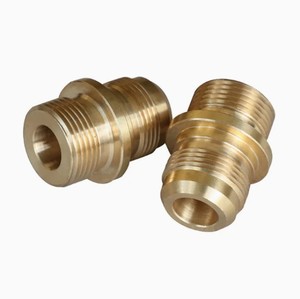 Centre d'usinage <span class=keywords><strong>CNC</strong></span> 5 axes - Pièces de fraisage et de tournage de précision pour l'industrie automobile Certifié ISO9001 Précision +/-0,1 mm - Product Image 3
