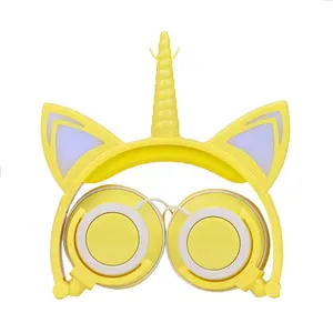 Heißer Verkauf Niedliche Katze Ohr verdrahtete Kopfhörer audfonos de unicornio LED Licht Tier Design Headset für Kinder