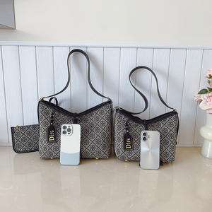 กระเป๋าโท้ทวัสดุ PU คุณภาพสูง กระเป๋าถือสุดหรูในสไตล์ทันสมัย นักออกแบบแบรนด์ - Product Image 3